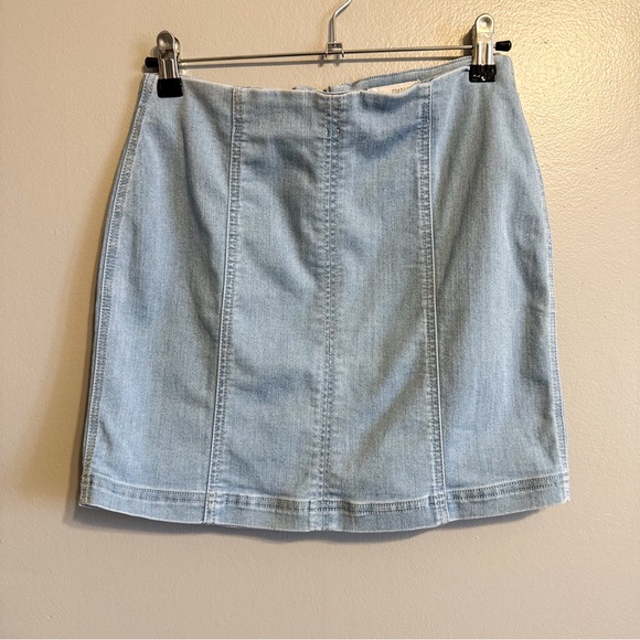Sky and Sparrow Dresses & Skirts - Sky and Sparrow Light Wash Denim Mini Skirt Womens Medium
